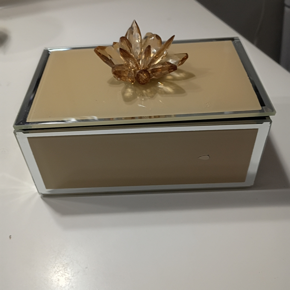 Elegant Gold Mirrored Jewelry Box with Crystal Lotus Accent